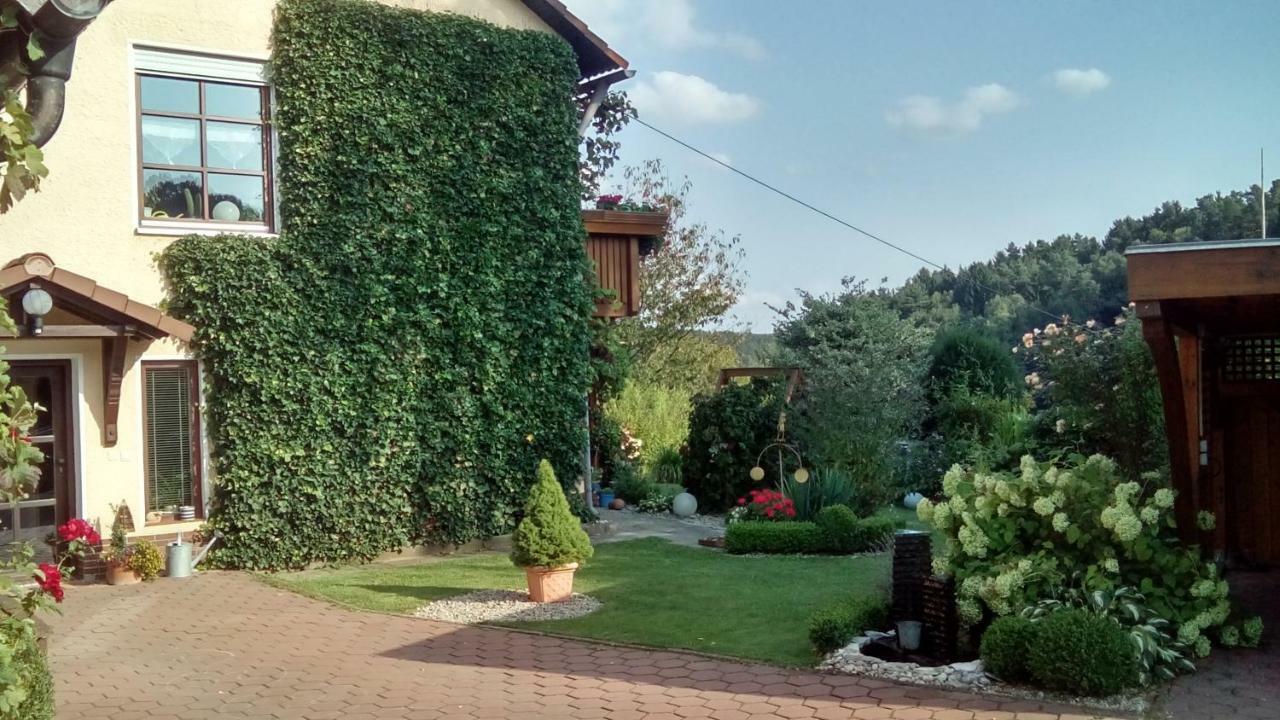 Apartment Mit Gartenblick Eckersdorf Exterior foto